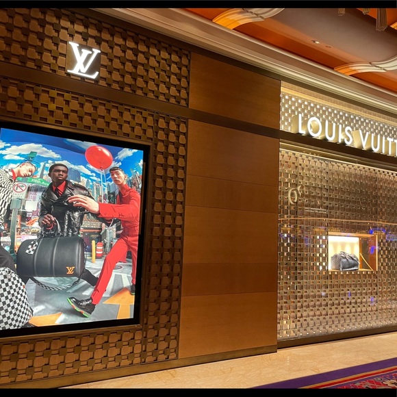 Save this listing to return to my closet - Love Vintage LV ! Stop by anytime❤️ - Picture 2 of 4